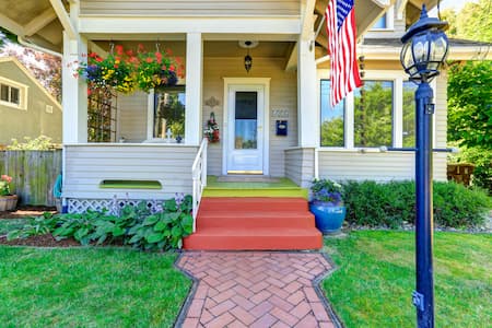 What color should you paint entry door