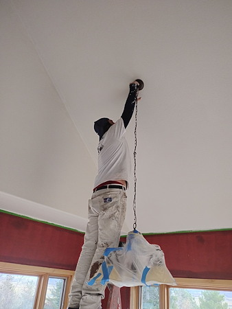 What homeowners should do to prepare before a painting contractor arrives